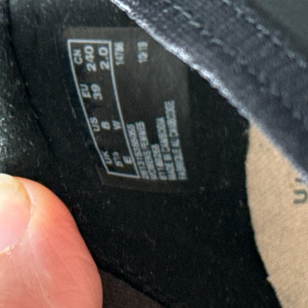 Clarks Women's Black Ballet Flats - Picture 9 of 11
